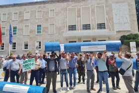 A blue pipe adorned with 1,500 signatures – the same kind of pipe which is threatening their valley and a part of the newly established Vjosa National Park.